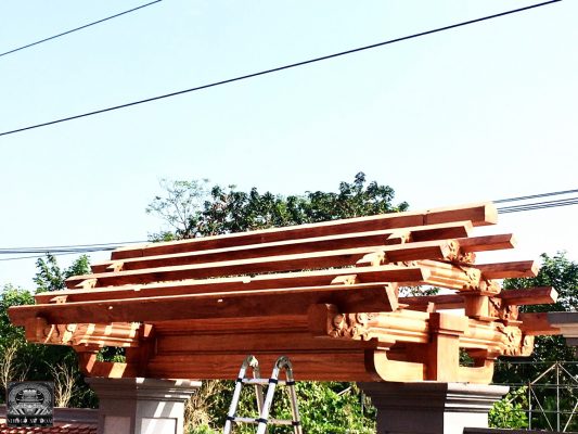 cổng gỗ