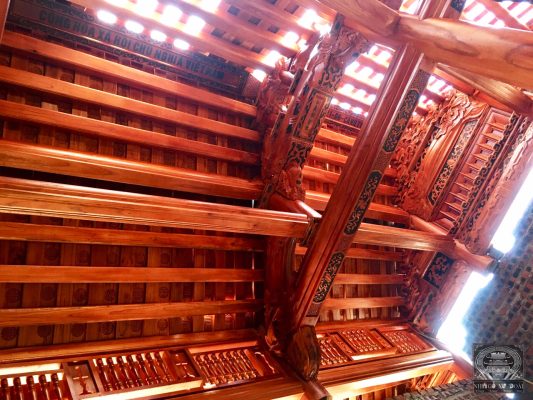 nhà thờ gỗ xoan 3 gian