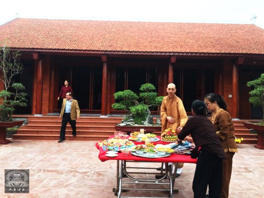 nhà gỗ xoan 5 gian thông hiên