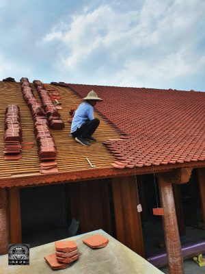 lợp ngói mũi hài nhà gỗ