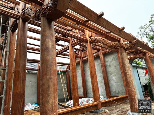 nhà gỗ lim 3 gian 24 cột