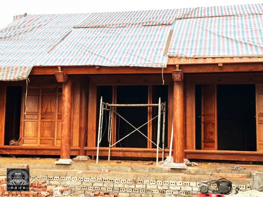 nhà gỗ lim 3 gian 24 cột