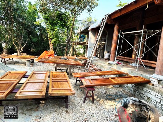nhà gỗ lim 3 gian 24 cột
